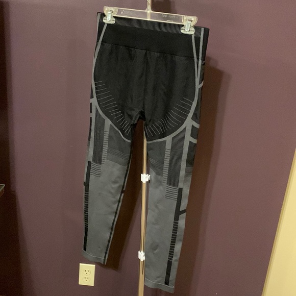 black and grey leggings - Picture 1 of 4